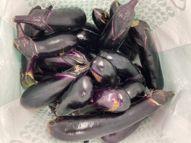 大先輩からスタッフへフレッシュ野菜をいただきました🎵