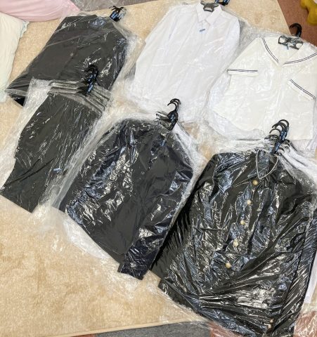 【SDGs】寄付していただいた制服のクリーニング